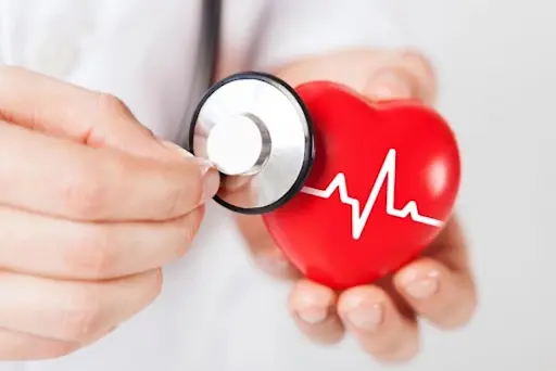 Cần chăm sóc và bảo vệ sức khỏe tim mạch từ sớm để tránh các biến chứng nguy hiểm.webp